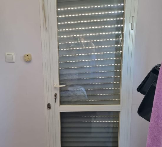 תקלת תריס גלילה עם רצועה קרועה